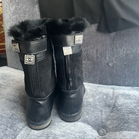 Authentic CHANEL black leather/suede boots, size 39, in excellent condition - Picture 2 of 16